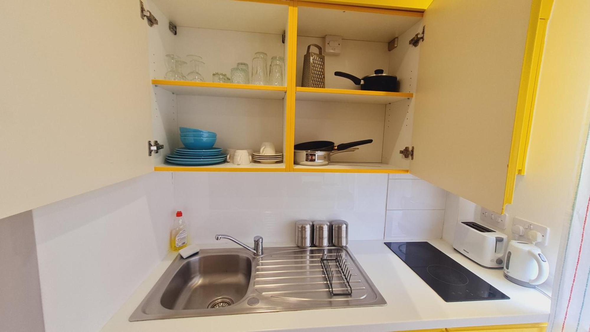 Apartment Compact Serviced Centre - Netflix, Wifi, Digital Tv *