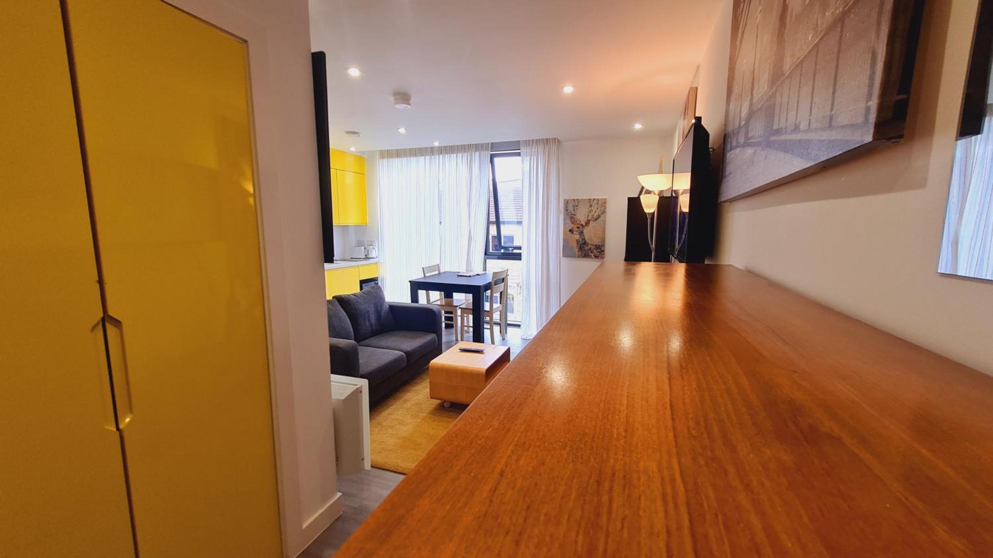 Compact Serviced Centre - Netflix, Wifi, Digital Tv Sheffield