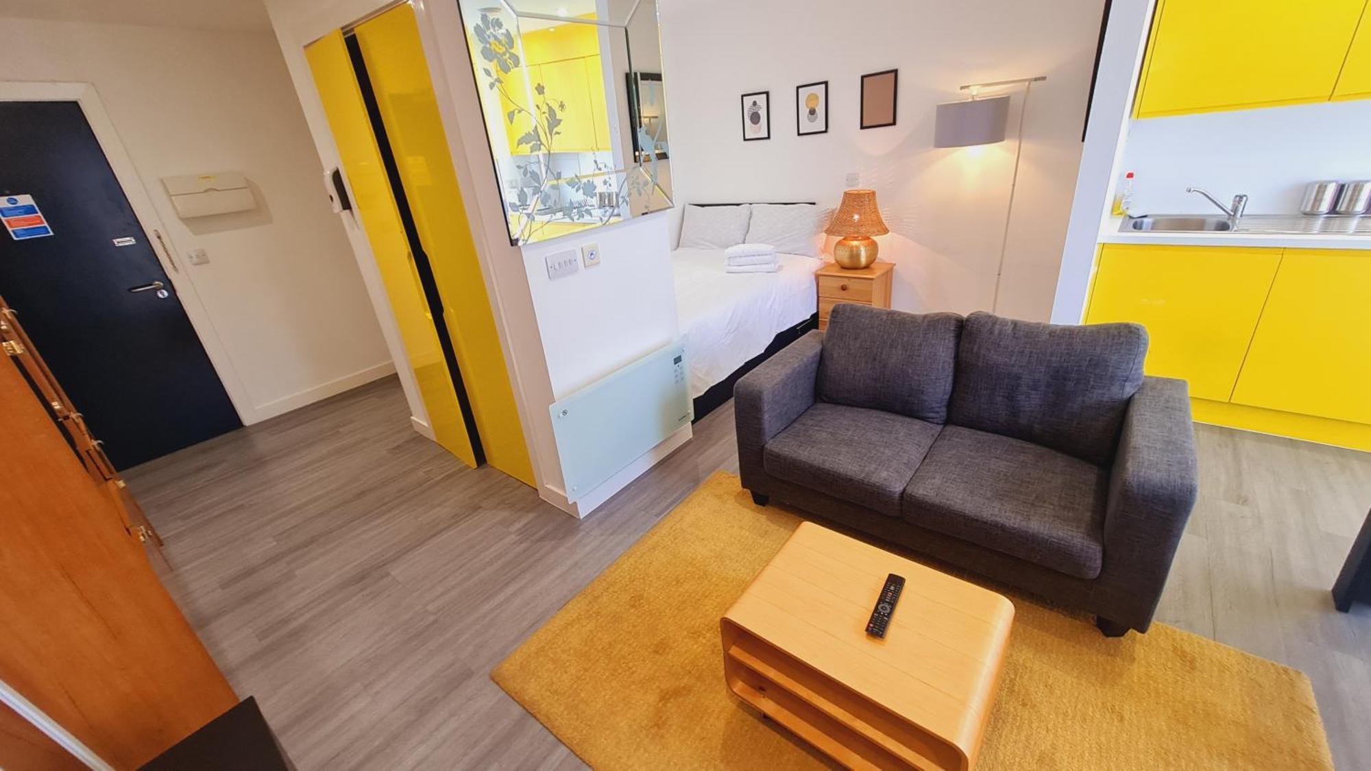Apartment Compact Serviced Centre - Netflix, Wifi, Digital Tv
