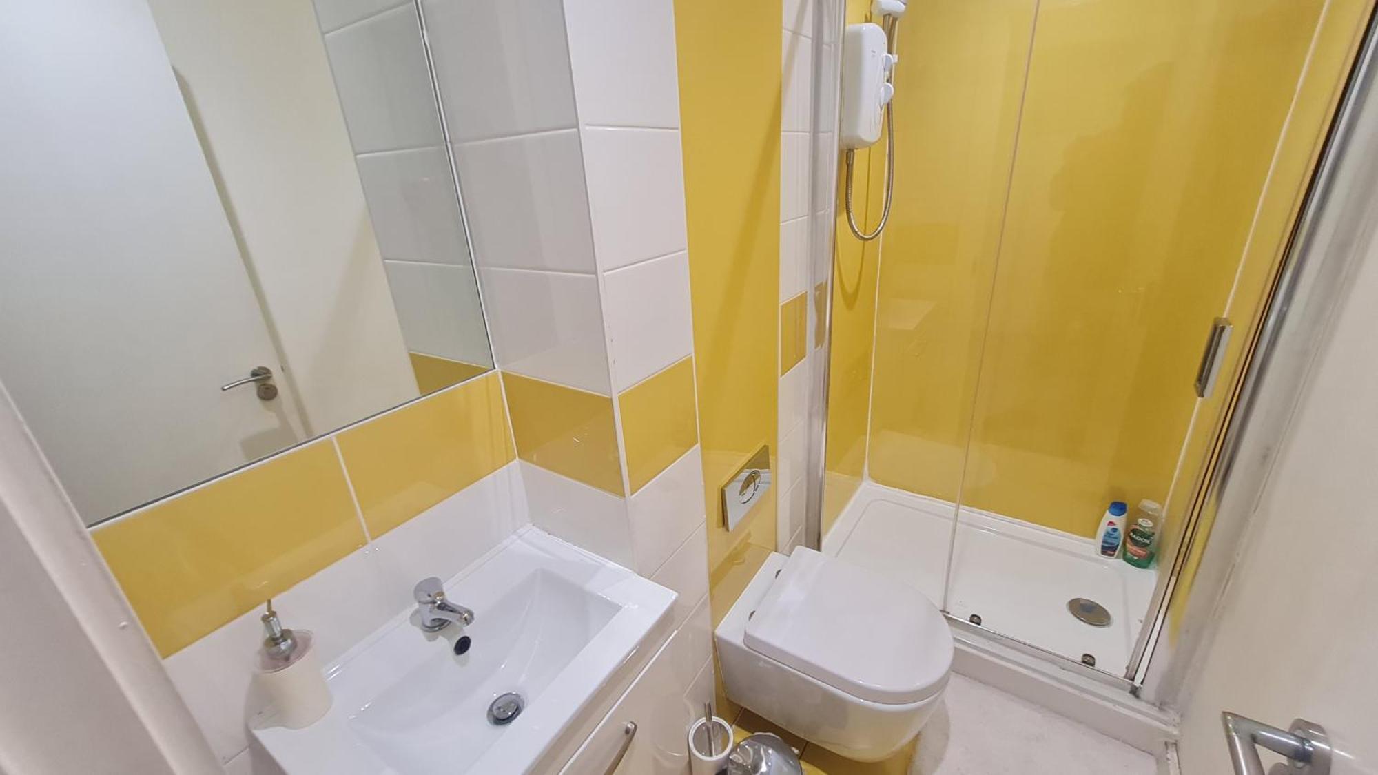 Compact Serviced Centre - Netflix, Wifi, Digital Tv *