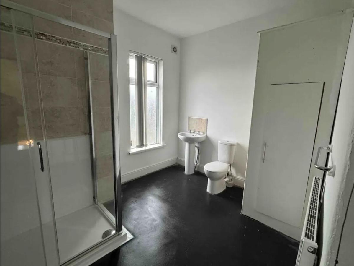 Comfortable In Shared Detached House * Sheffield