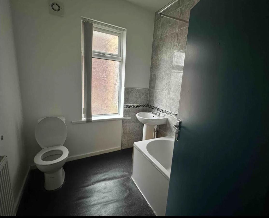 Comfortable In Shared Detached House Homestay Sheffield