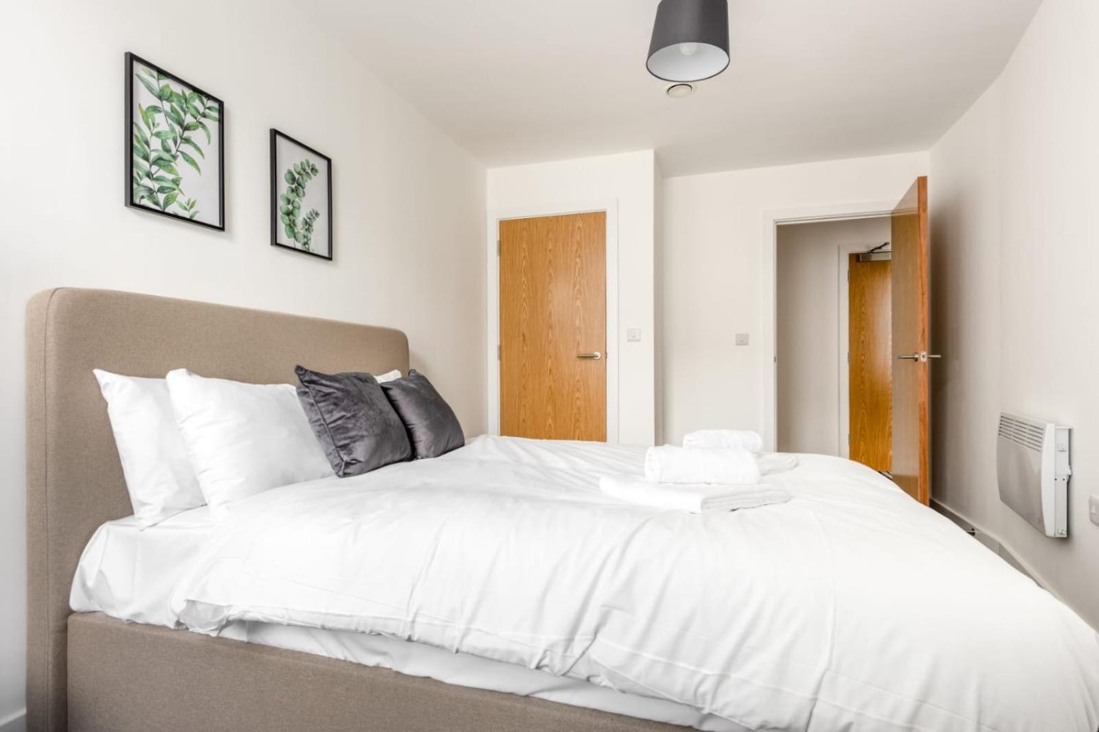 Bright 1 Bedroom In