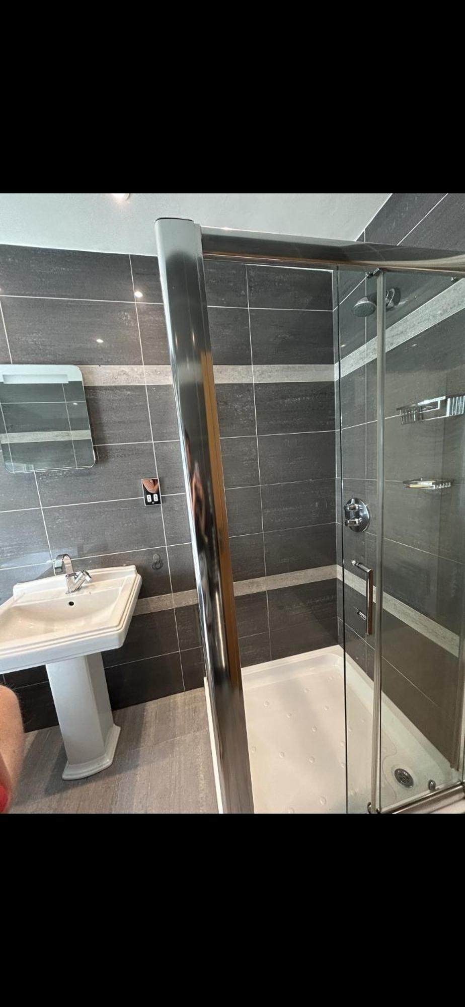 Luxury - Great Location Apartment