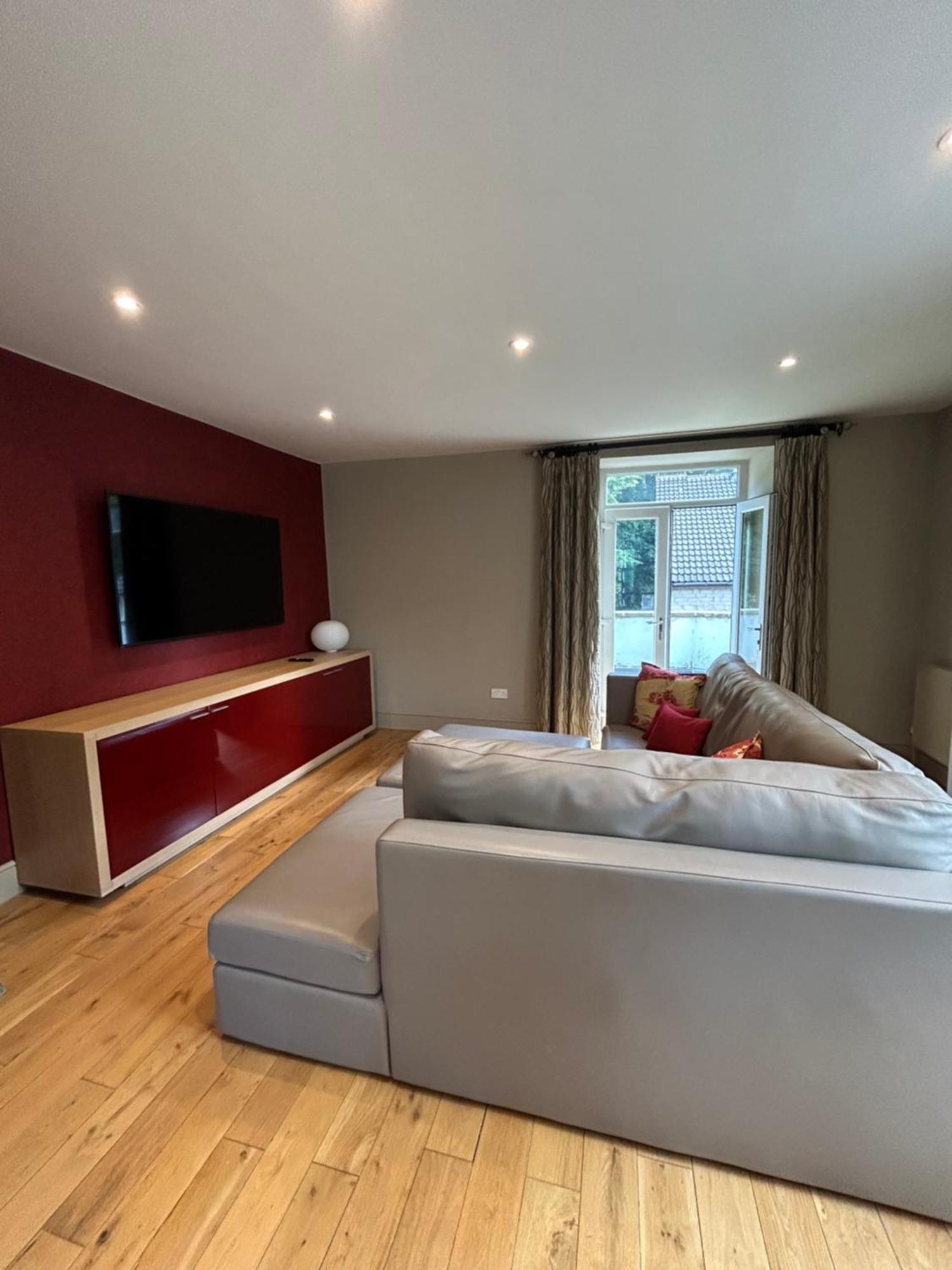 Luxury - Great Location Apartment