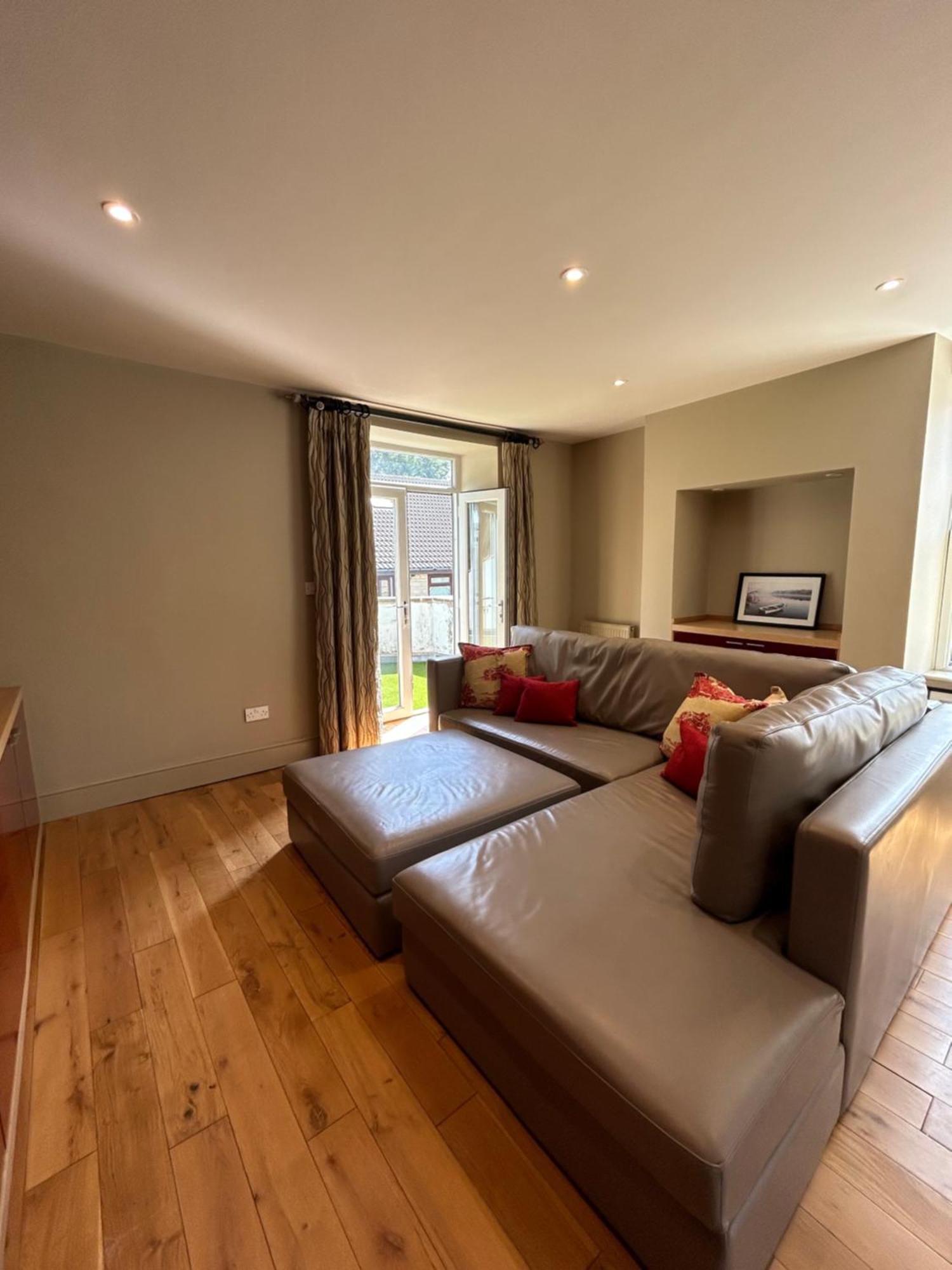 Luxury - Great Location Apartment *