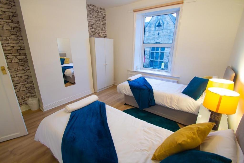 Hilltop Place Flat Above 250 * Sheffield