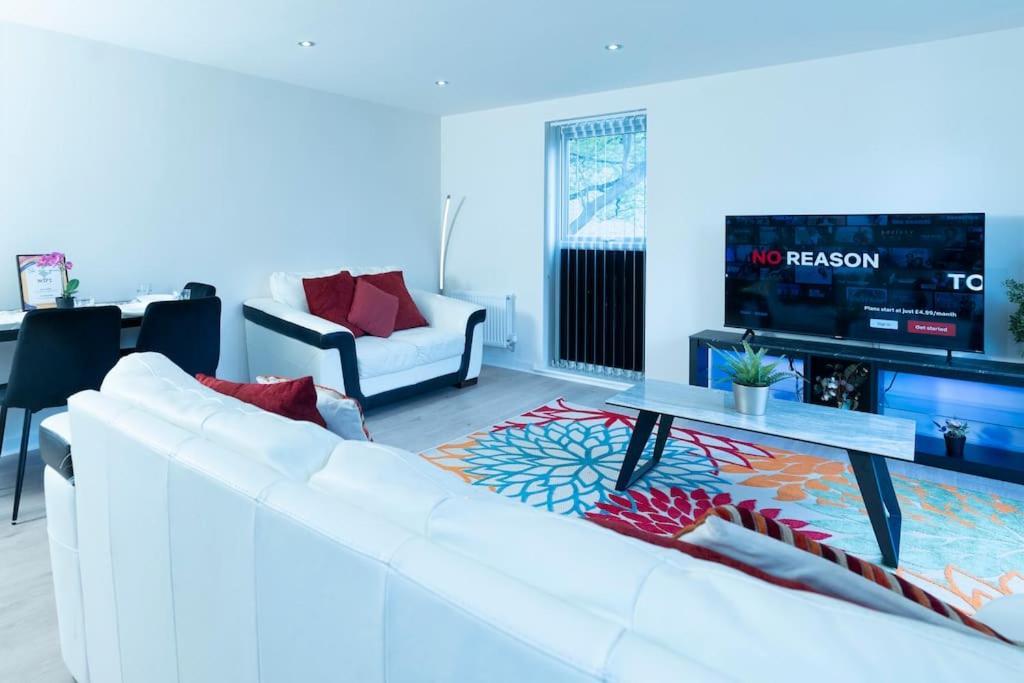 Luxury Ground Floor 2 Bedroom Free Wifi & Parking Apartment Sheffield