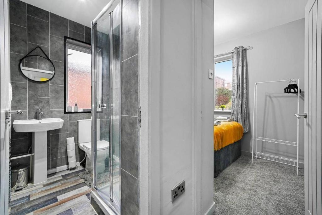 Casa de férias Stylish Abode - Parking - Sleeps 7