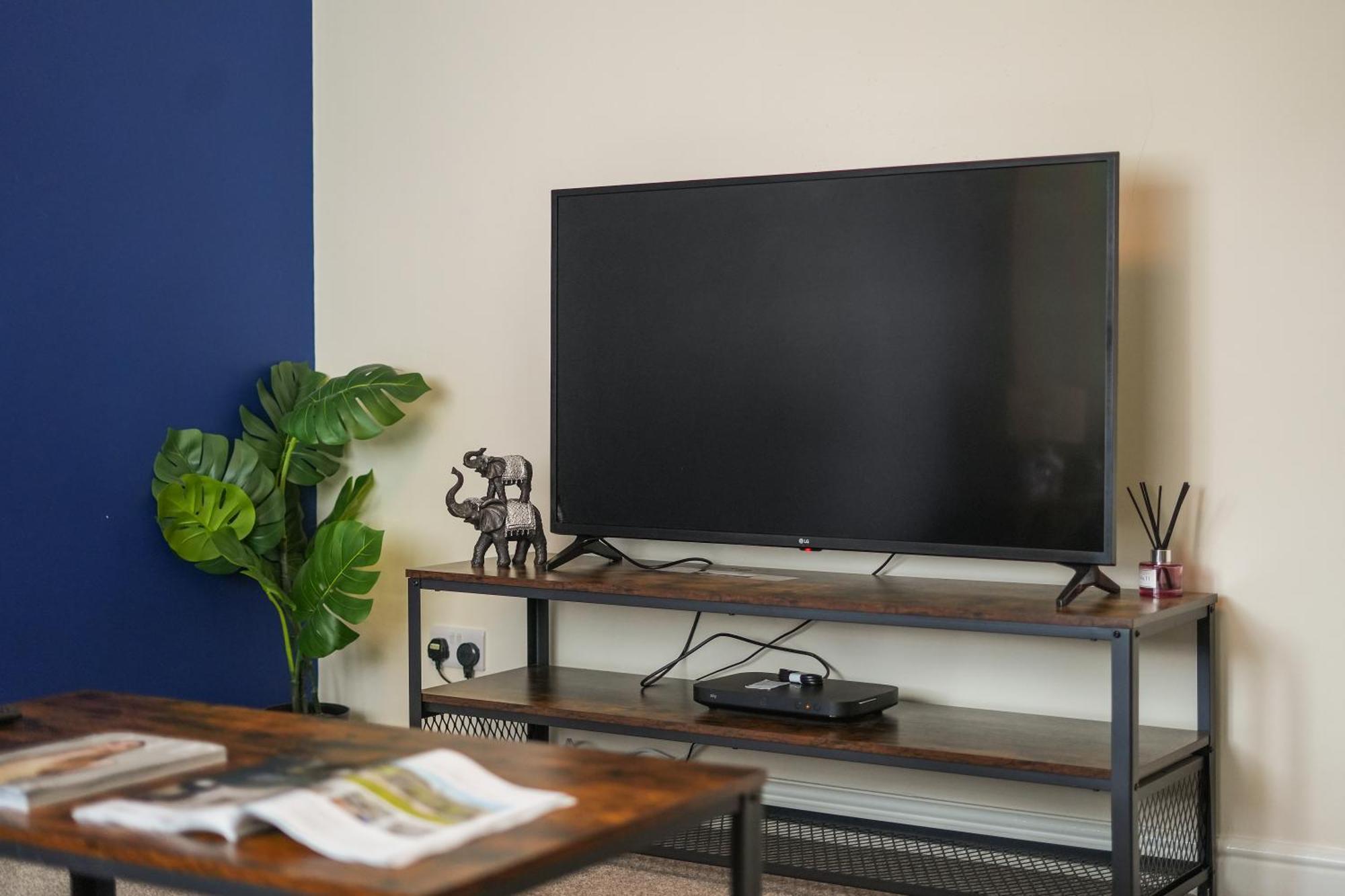 Guests Rated Exceptional 3 Bed House, Homely Comforts , Close To Amenities And Centre Apartment