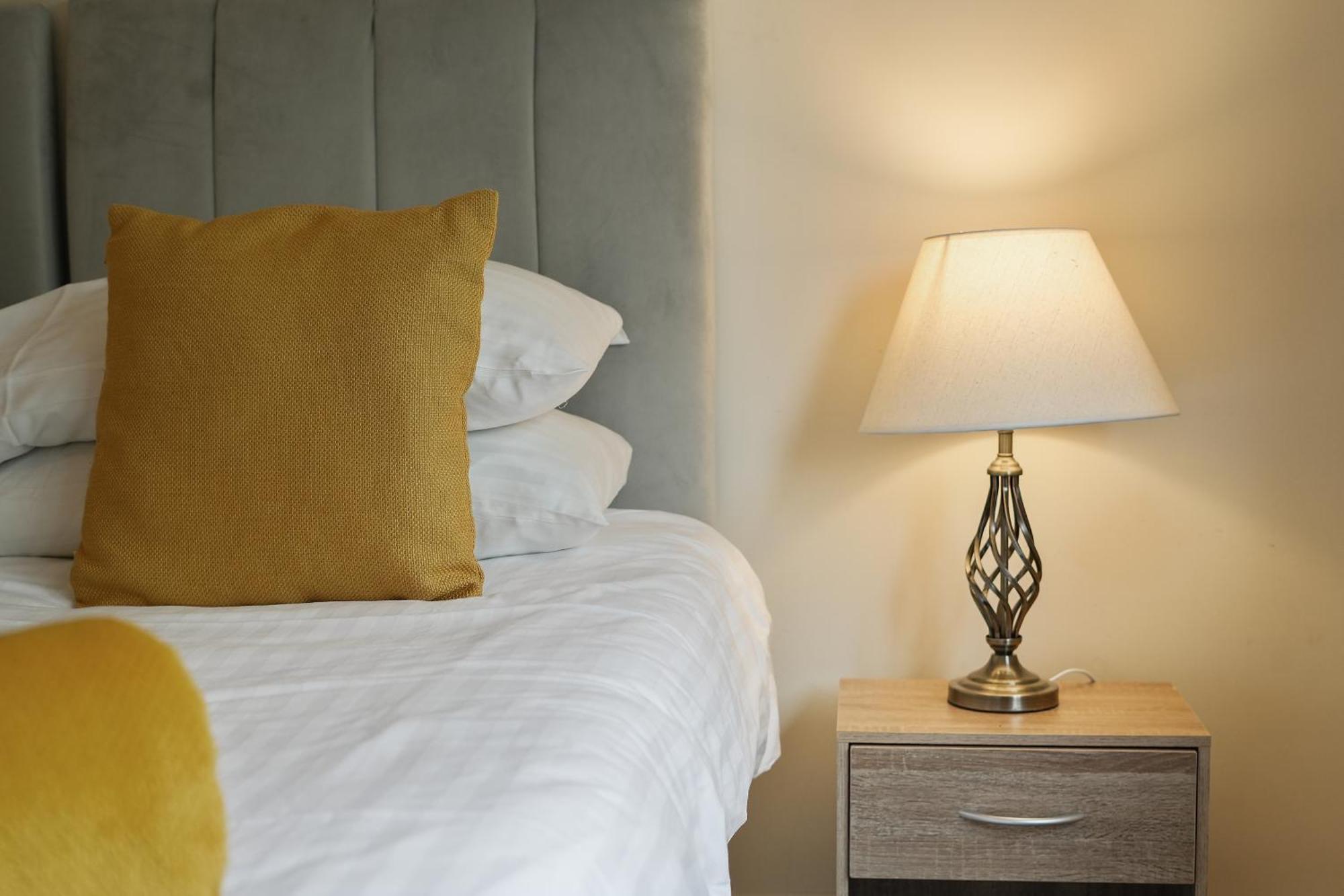 Guests Rated Exceptional 3 Bed House, Homely Comforts , Close To Amenities And Centre Apartment