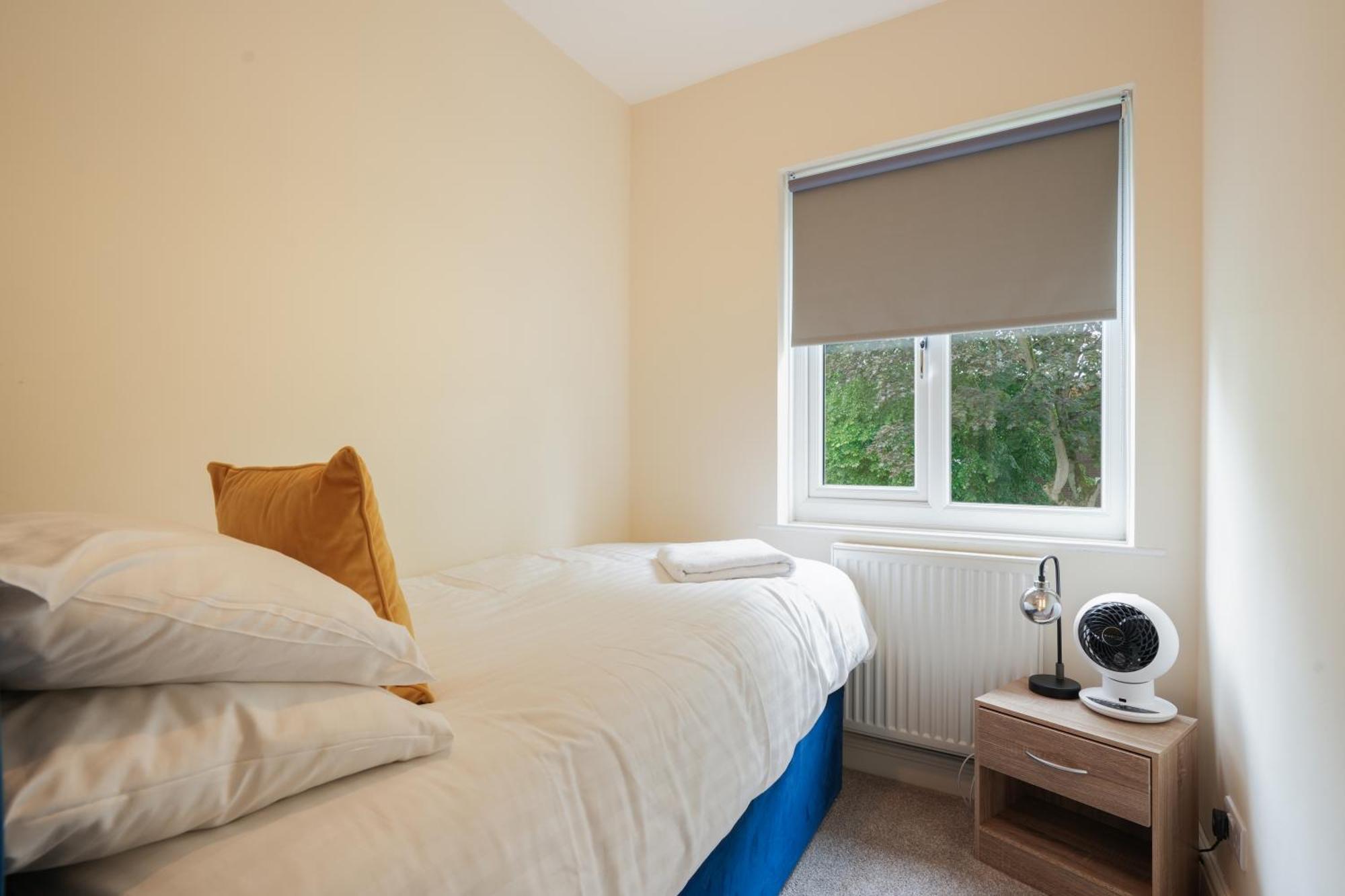 Apartment Guests Rated Exceptional 3 Bed House, Homely Comforts , Close To Amenities And Centre *