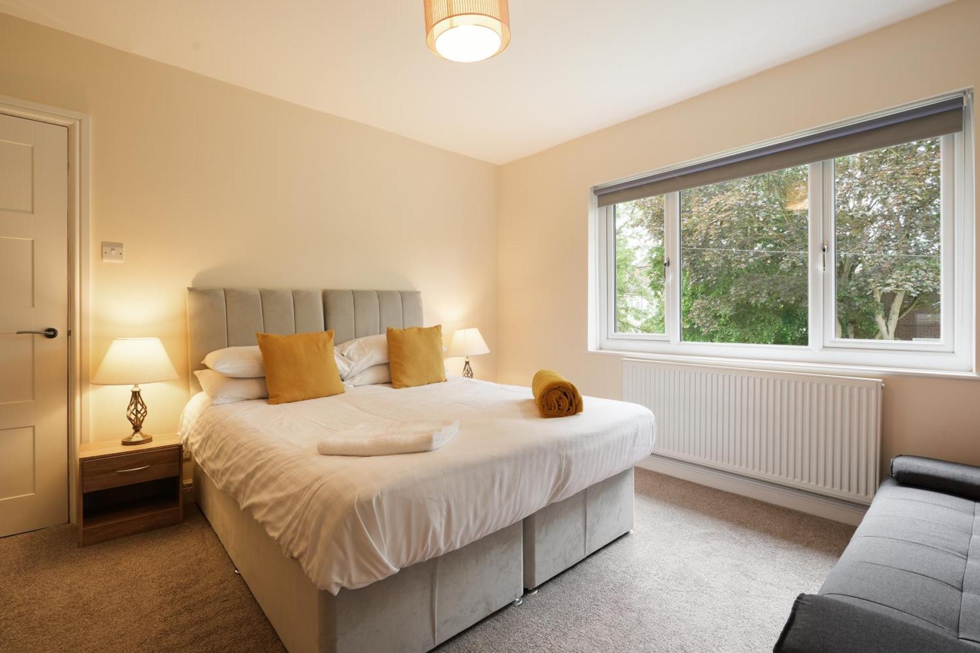 Guests Rated Exceptional 3 Bed House, Homely Comforts , Close To Amenities And Centre Sheffield
