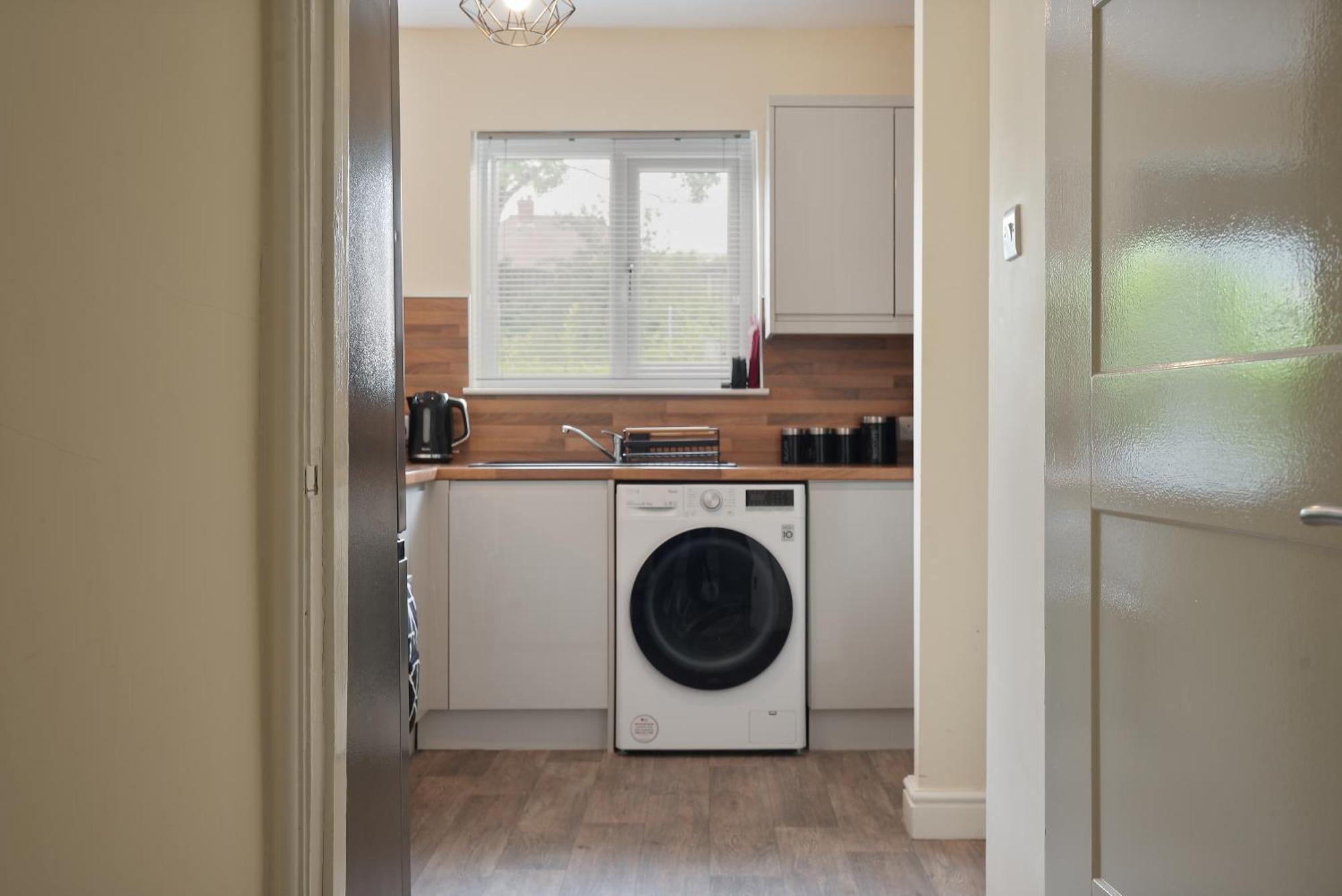 Apartment Guests Rated Exceptional 3 Bed House, Homely Comforts , Close To Amenities And Centre *
