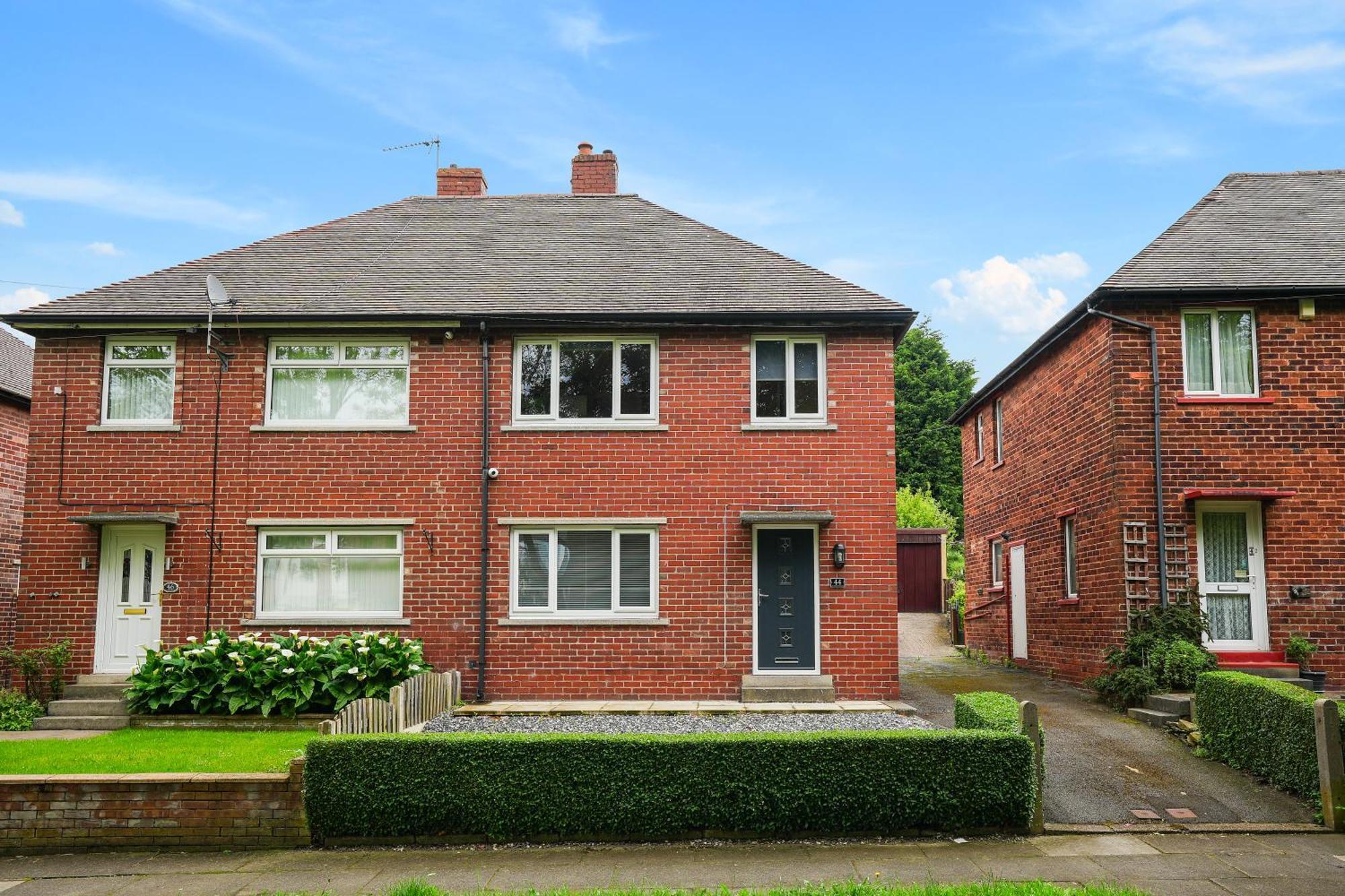 Guests Rated Exceptional 3 Bed House, Homely Comforts , Close To Amenities And Centre Apartment