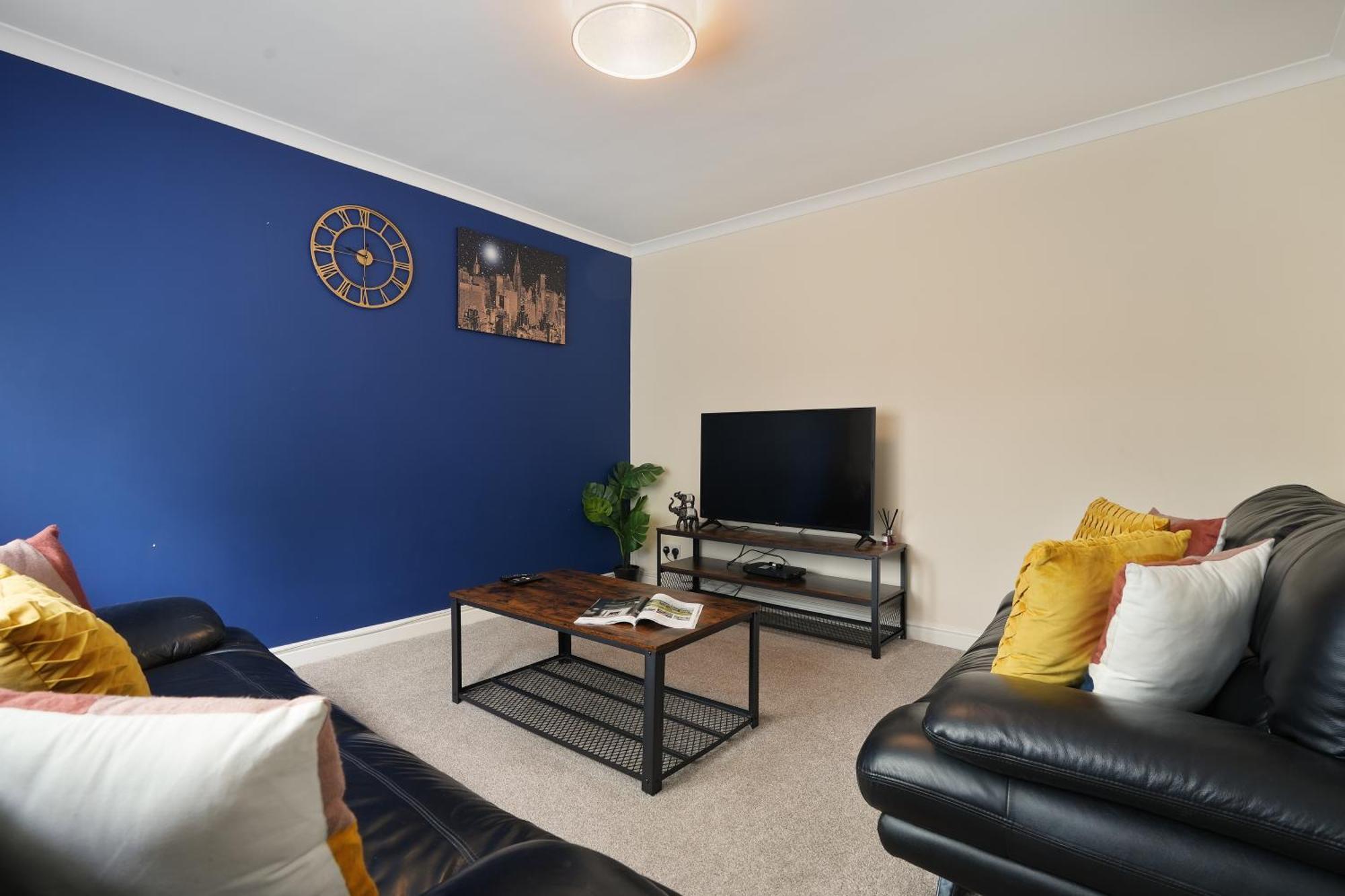 Apartment Guests Rated Exceptional 3 Bed House, Homely Comforts , Close To Amenities And Centre *