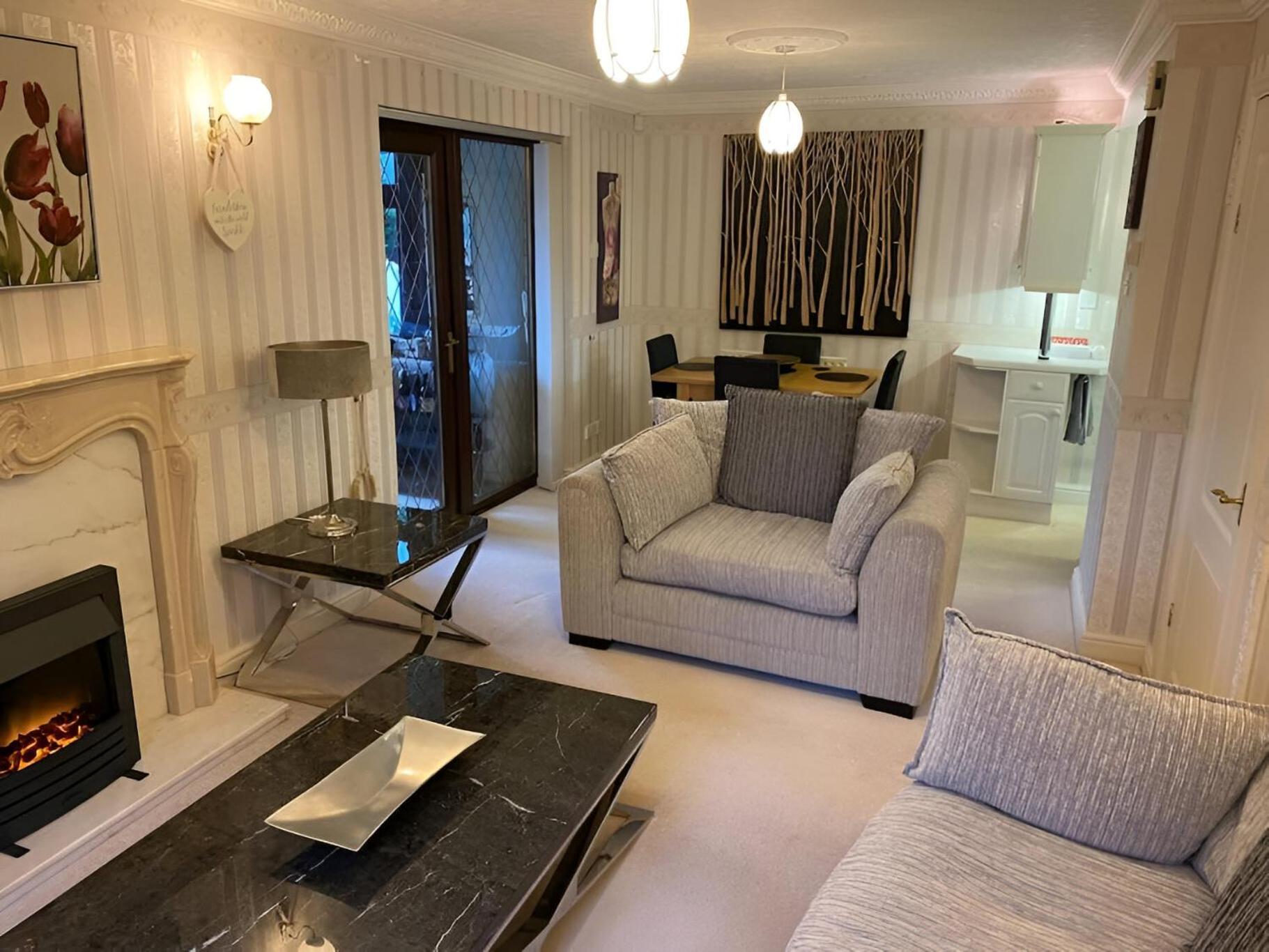 Five Gables Apartment