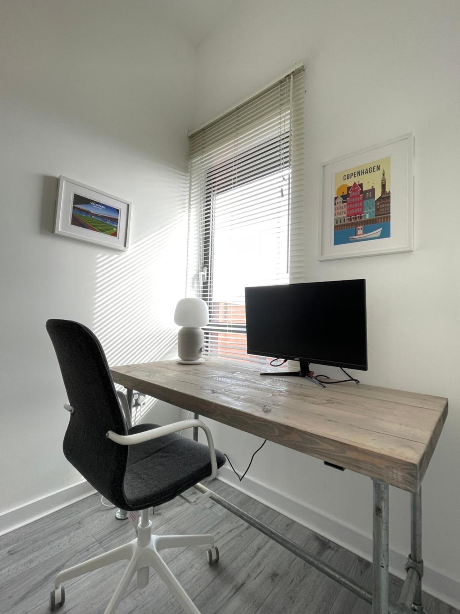 Penthouse W/ Parking Apartment *