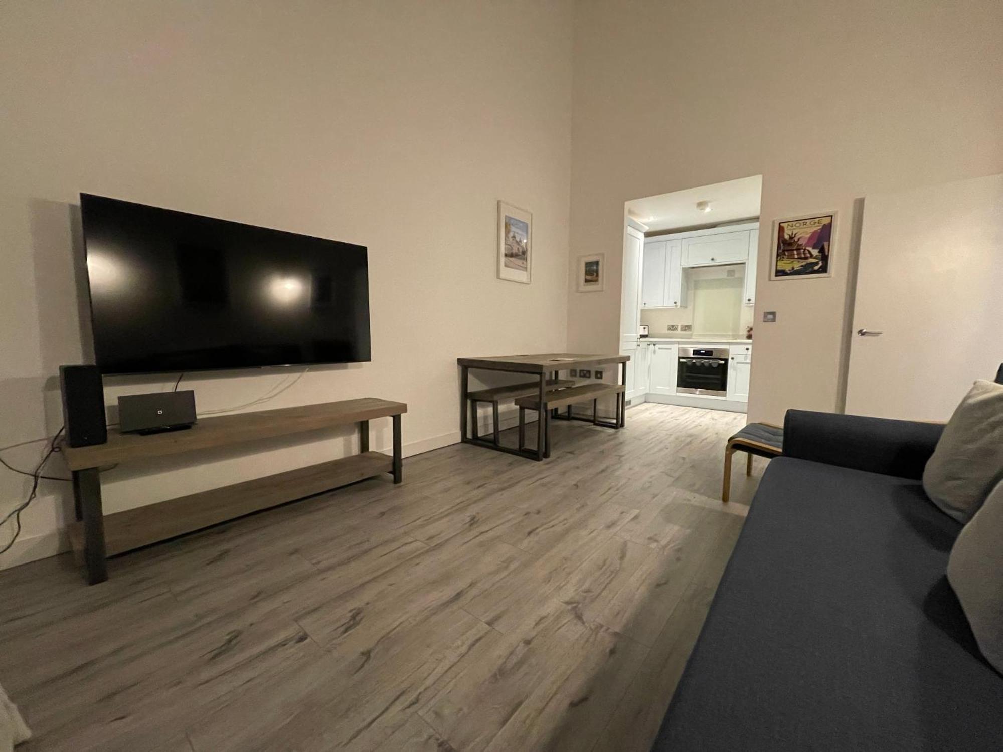 Apartment Penthouse W/ Parking *