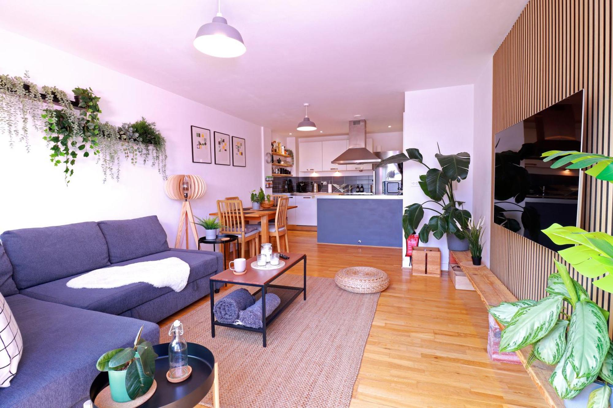 Spacious Private Flat In Centre *