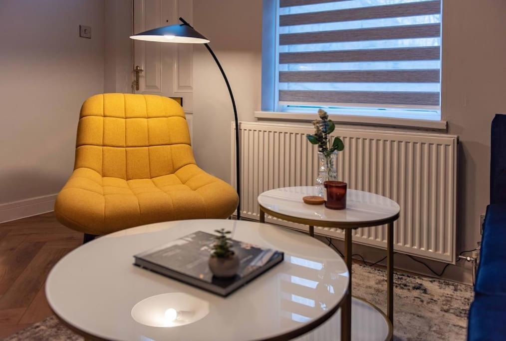 Stylish, Sleeps 3, Centre, Parking *