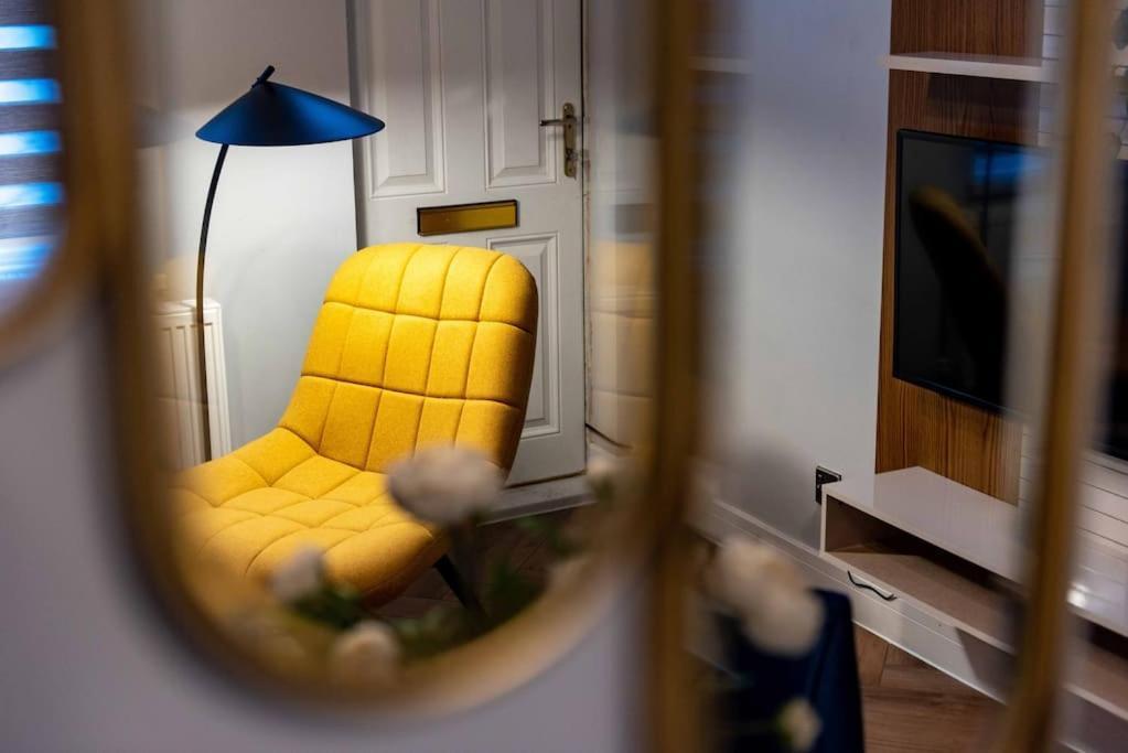 Stylish, Sleeps 3, Centre, Parking Holiday home