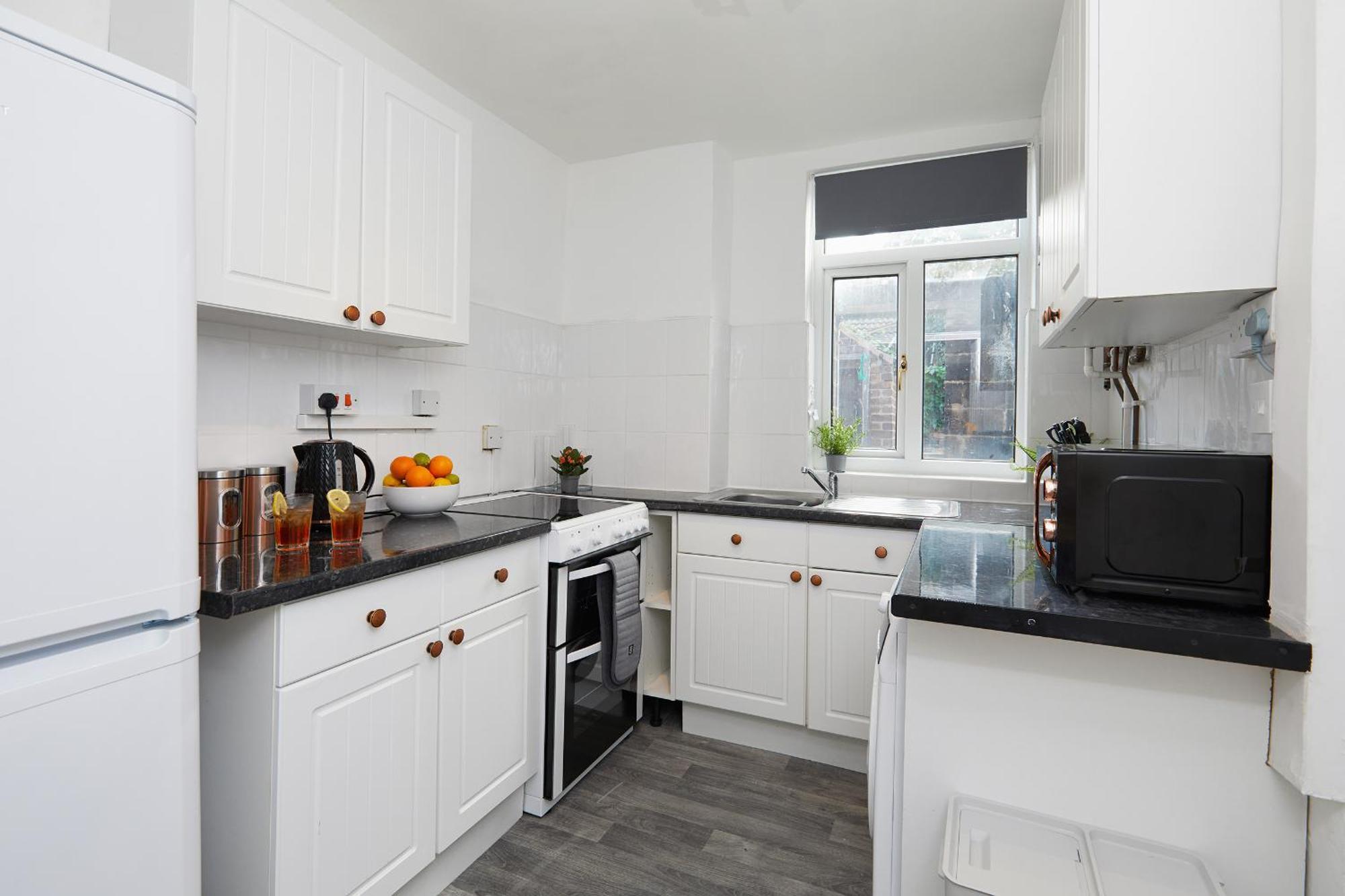 Your - Spacious 5 Bedroom House * Sheffield