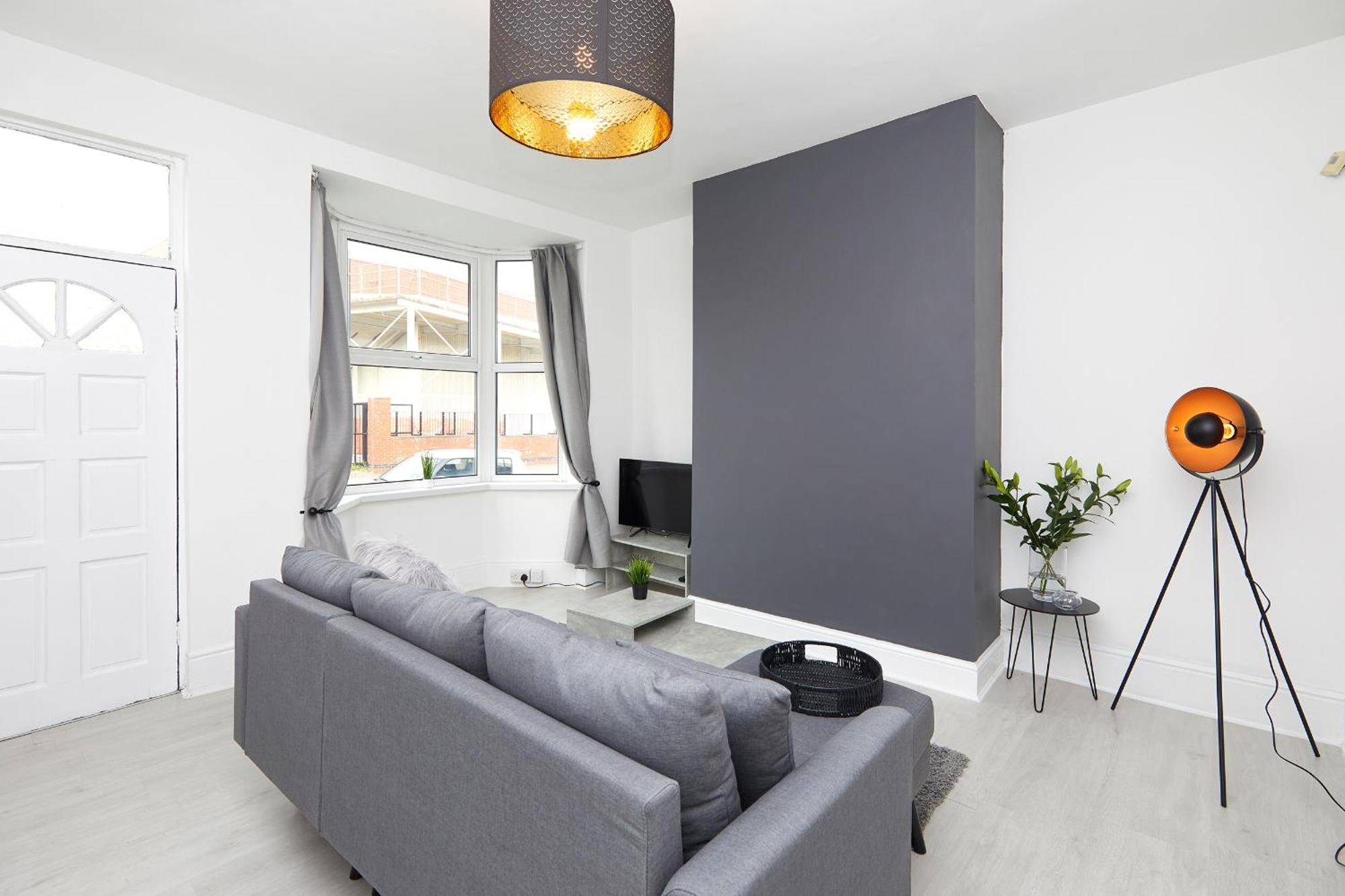 Your - Spacious 5 Bedroom House