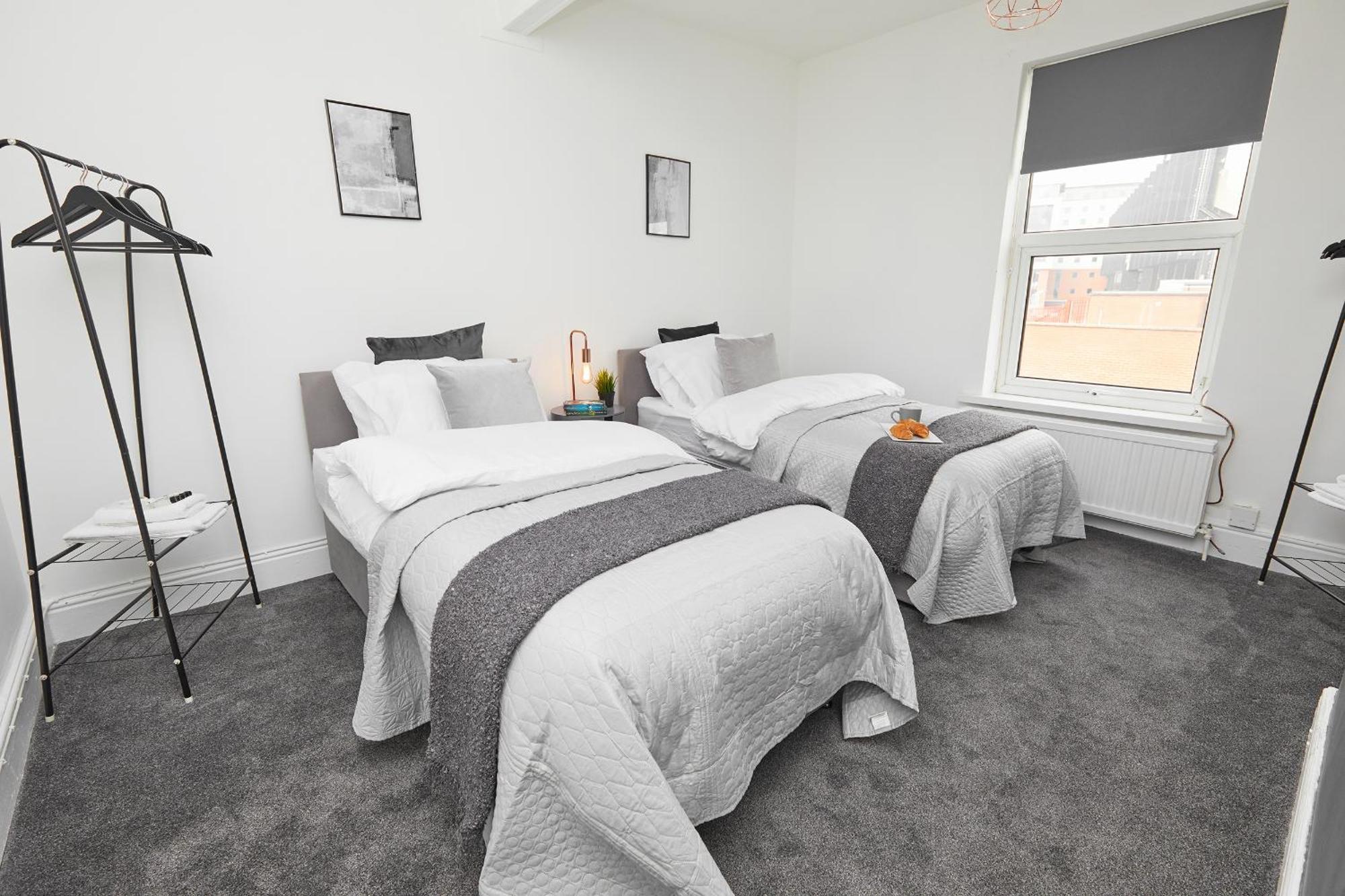 Your - Spacious 5 Bedroom House * Sheffield