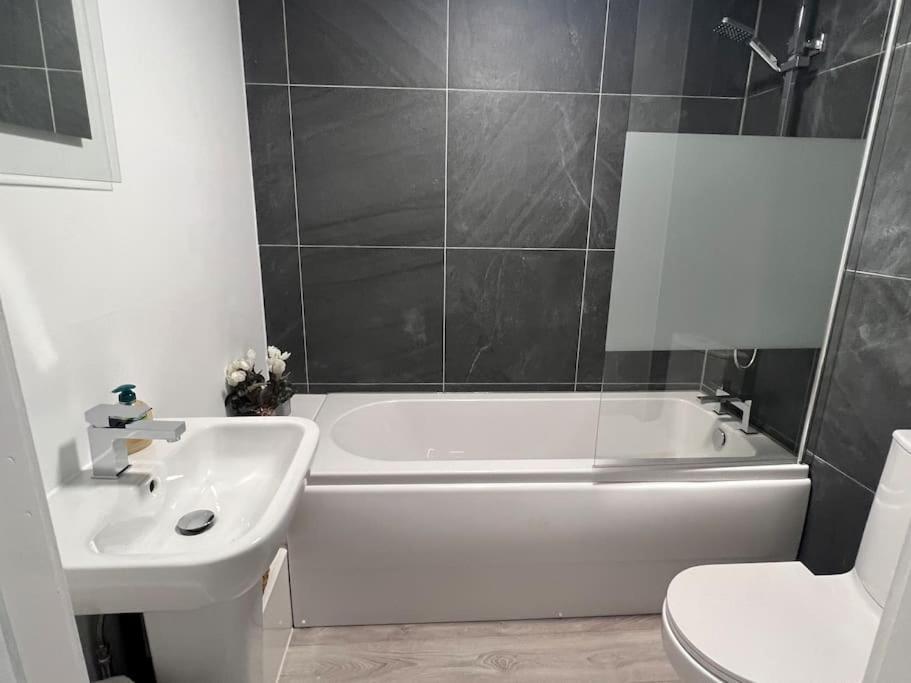 Apartment Ranmoor Serviced At Victoria Quays Sheffield
