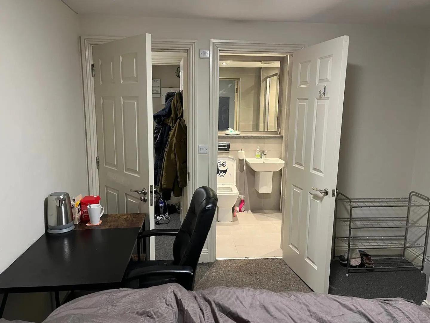 With Bathroom Next To Cathedral Centre Homestay