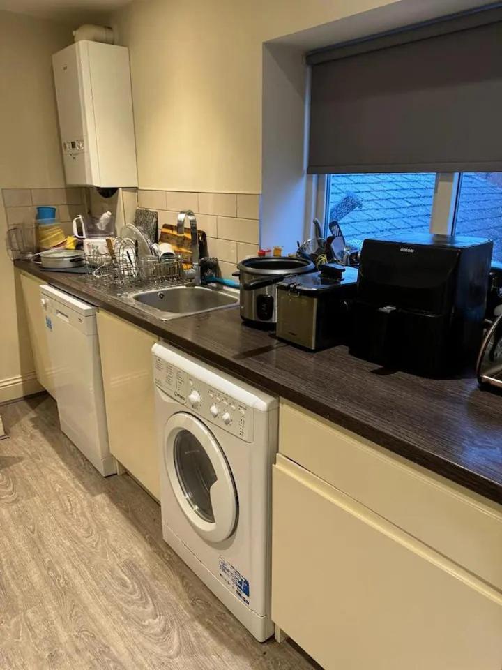 With Bathroom Next To Cathedral Centre * Sheffield