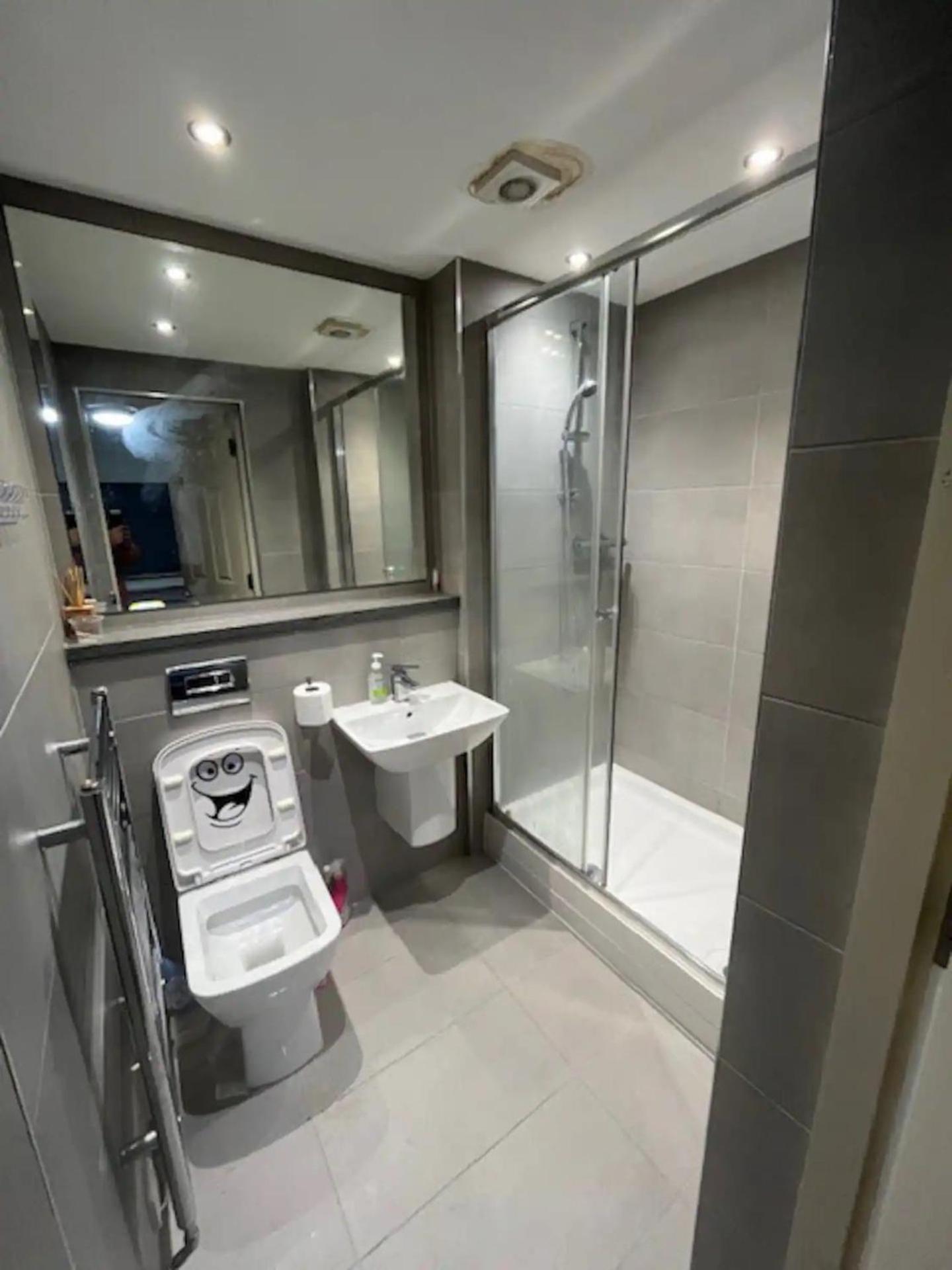 Homestay With Bathroom Next To Cathedral Centre