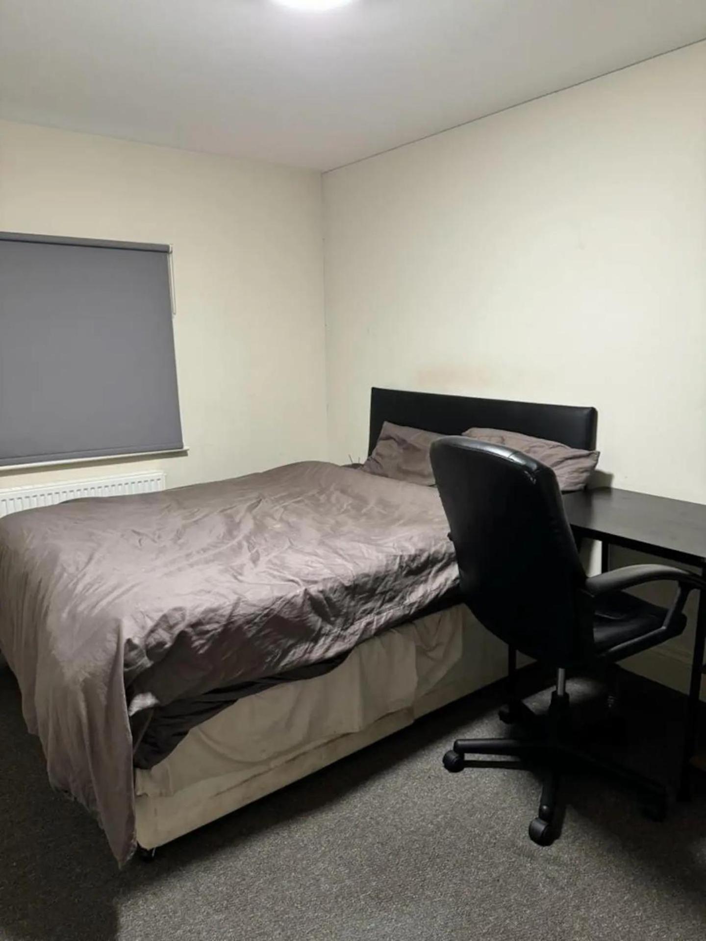 With Bathroom Next To Cathedral Centre * Sheffield