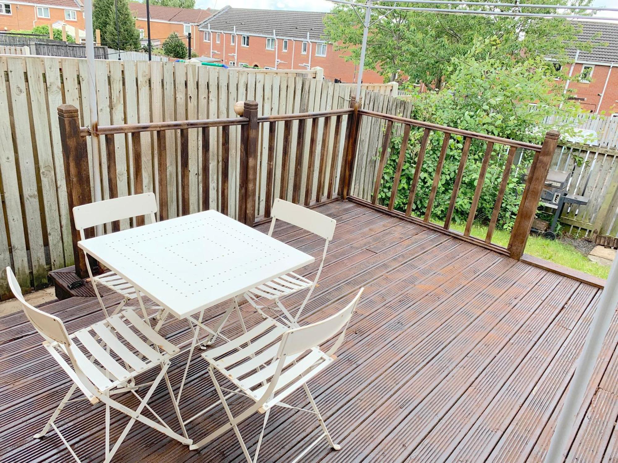 Windy House - Private Garden With Patio - Free Parking