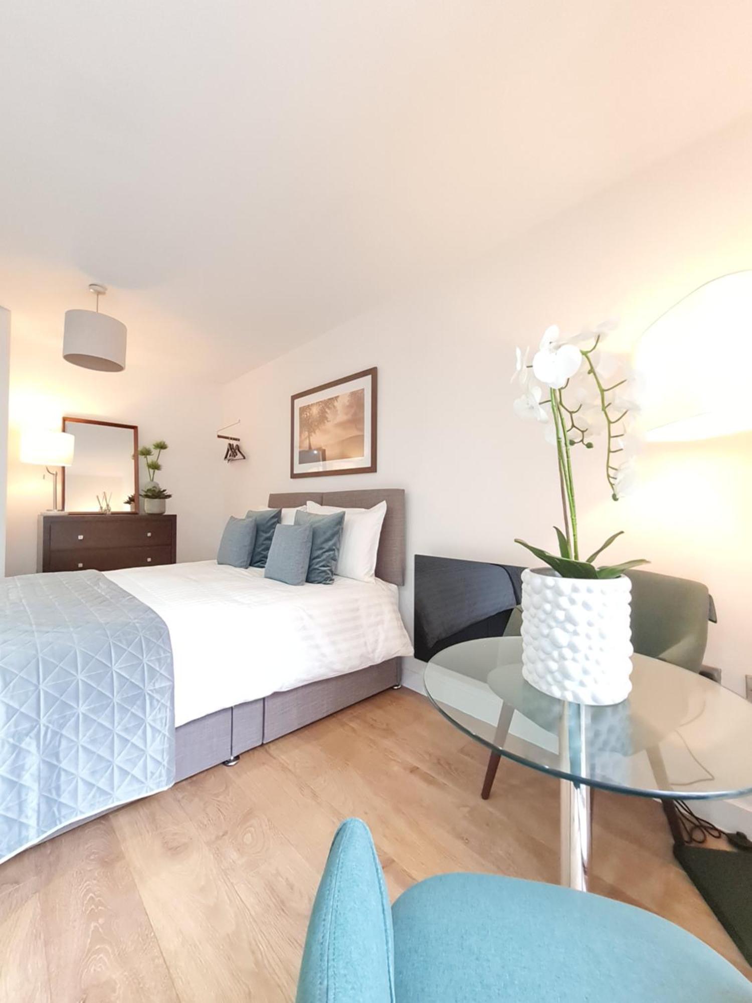 Apartment Centre *