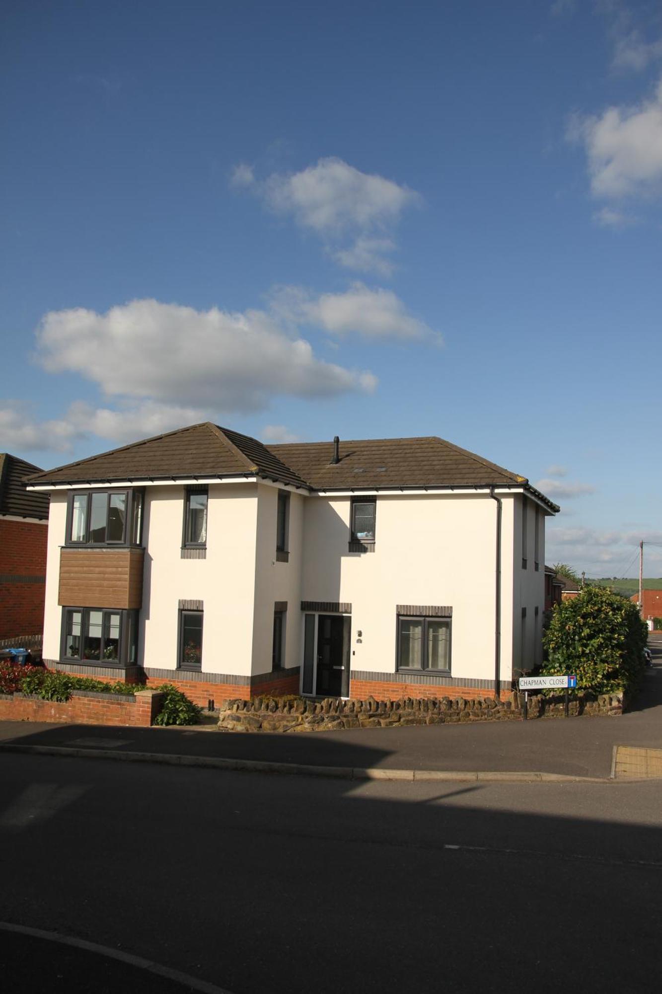 Spacious King Size Detached House Free Wifi Free Parking Guest house *