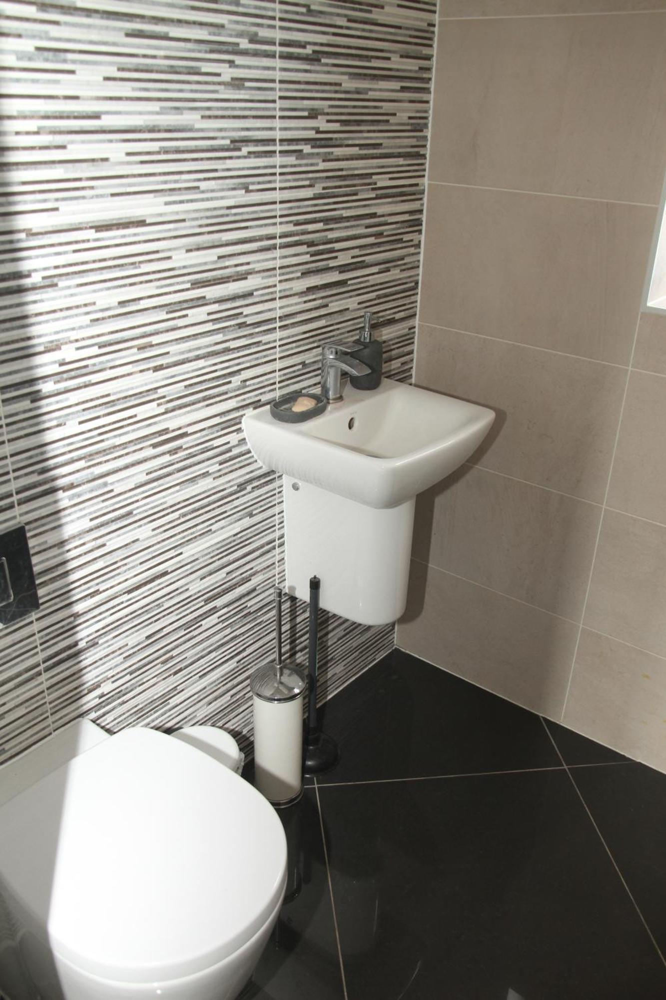 Guest house Spacious King Size Detached House Free Wifi Free Parking