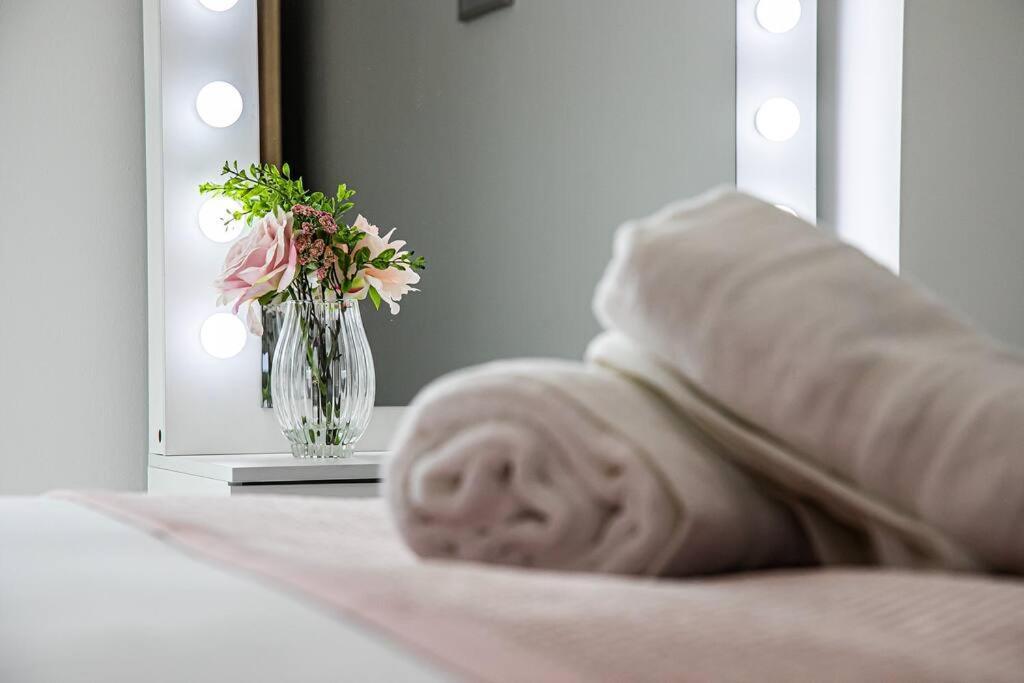 Apartment Stylish 2 Bed 87 - Centre, Free Parking, Alexa, Espresso Machine & Netflix - Hosted By Host Save Sheffield