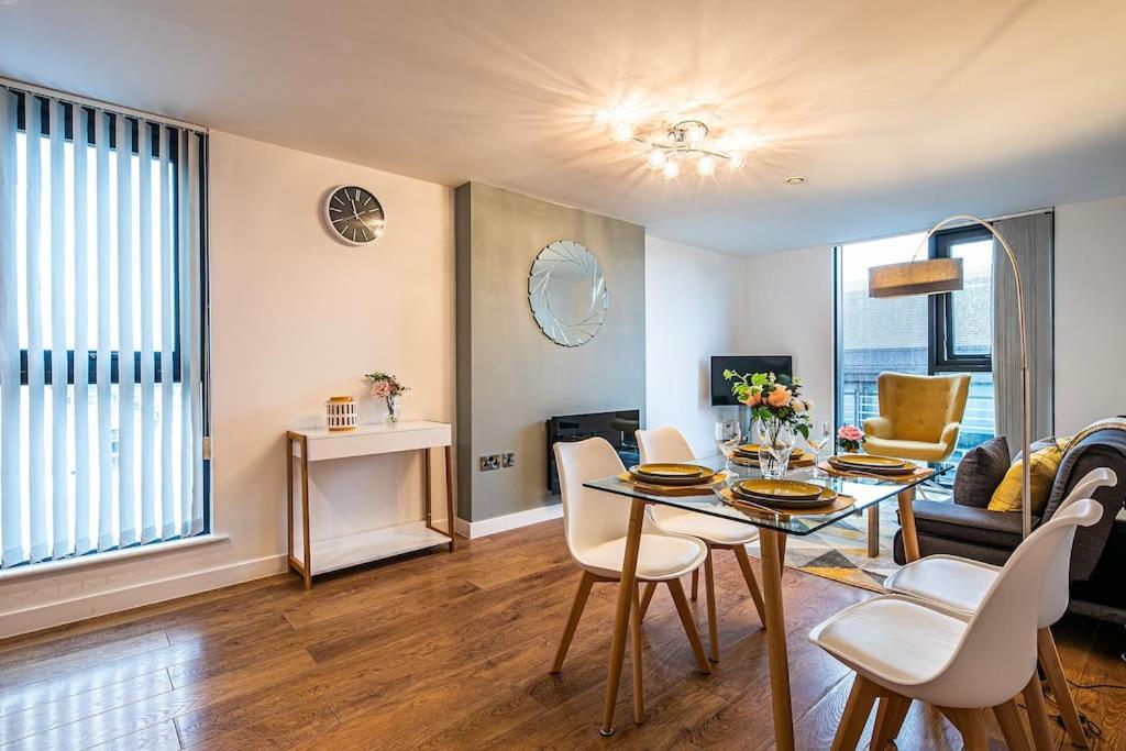 Apartment Stylish 2 Bed 87 - Centre, Free Parking, Alexa, Espresso Machine & Netflix - Hosted By Host Save