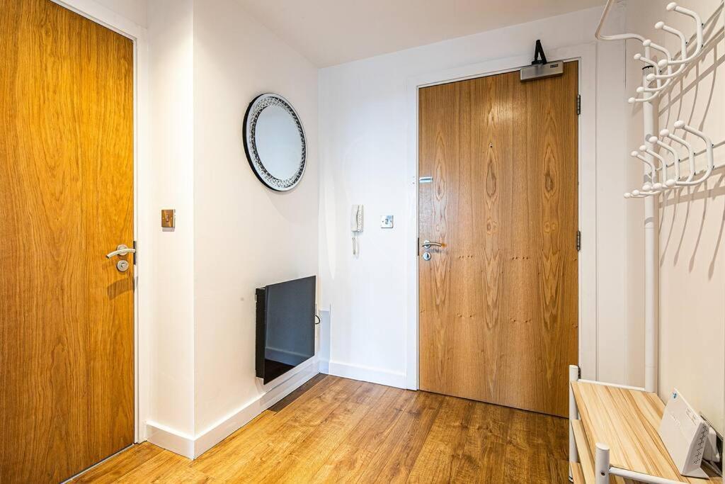 Stylish 2 Bed 87 - Centre, Free Parking, Alexa, Espresso Machine & Netflix - Hosted By Host Save Sheffield
