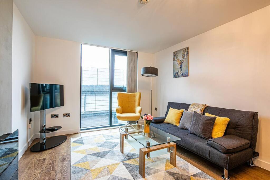 Stylish 2 Bed 87 - Centre, Free Parking, Alexa, Espresso Machine & Netflix - Hosted By Host Save Apartment *