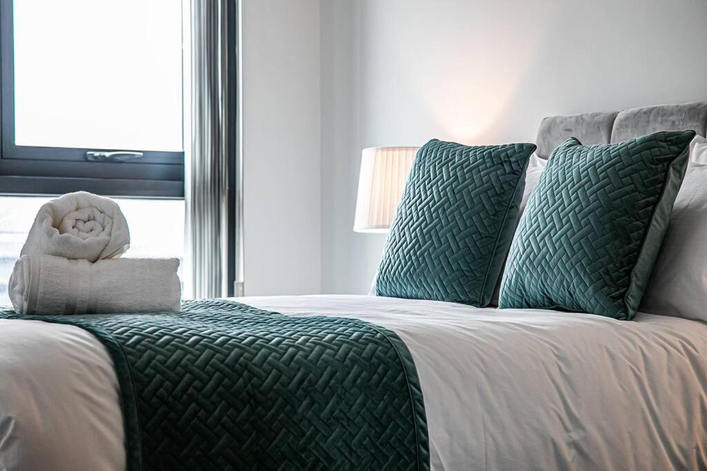 Apartment Stylish 2 Bed 87 - Centre, Free Parking, Alexa, Espresso Machine & Netflix - Hosted By Host Save *
