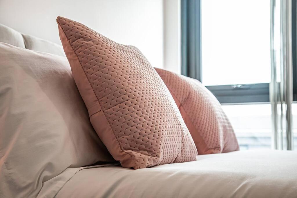 Apartment Stylish 2 Bed 87 - Centre, Free Parking, Alexa, Espresso Machine & Netflix - Hosted By Host Save *