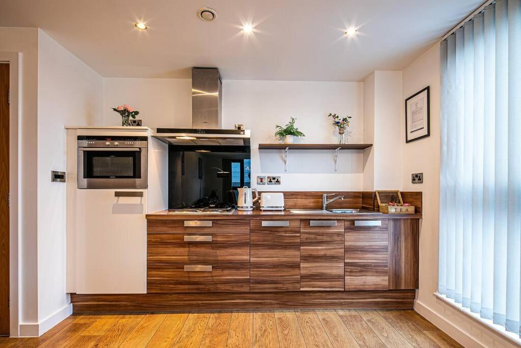 Stylish 2 Bed 87 - Centre, Free Parking, Alexa, Espresso Machine & Netflix - Hosted By Host Save * Sheffield