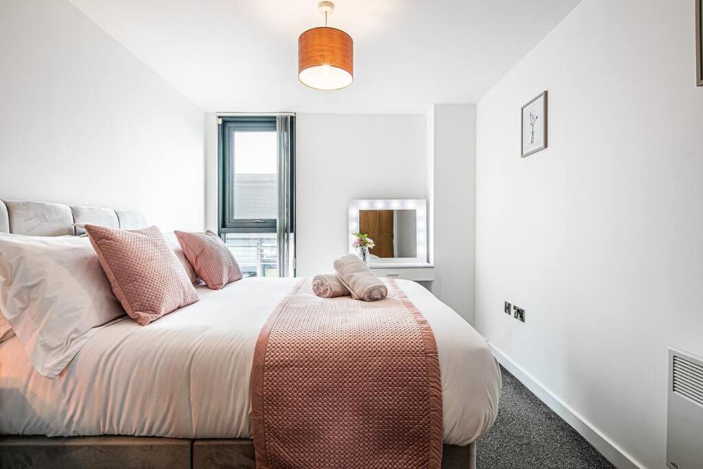 Stylish 2 Bed 87 - Centre, Free Parking, Alexa, Espresso Machine & Netflix - Hosted By Host Save