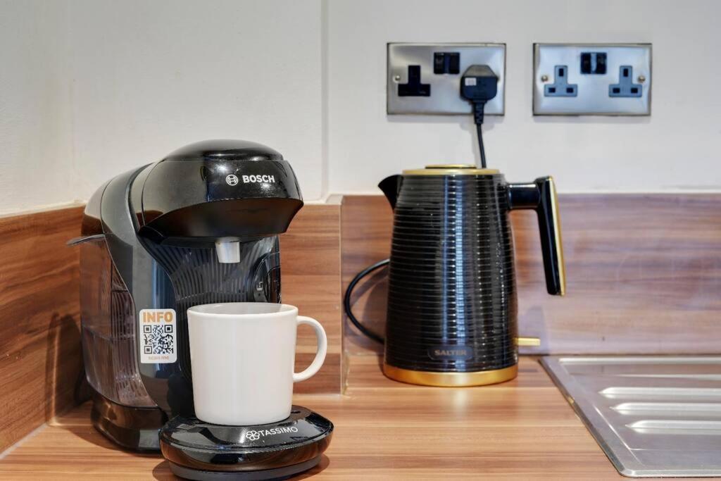 Stylish 2 Bed 87 - Centre, Free Parking, Alexa, Espresso Machine & Netflix - Hosted By Host Save Apartment
