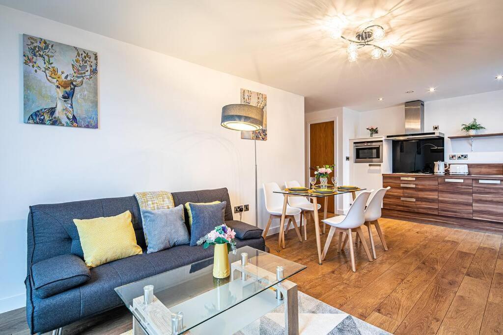 Apartment Stylish 2 Bed 87 - Centre, Free Parking, Alexa, Espresso Machine & Netflix - Hosted By Host Save