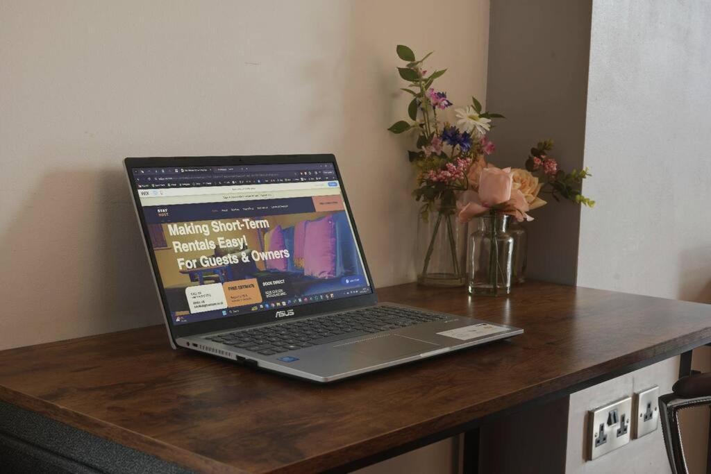 Stylish 2 Bed 87 - Centre, Free Parking, Alexa, Espresso Machine & Netflix - Hosted By Host Save Apartment *