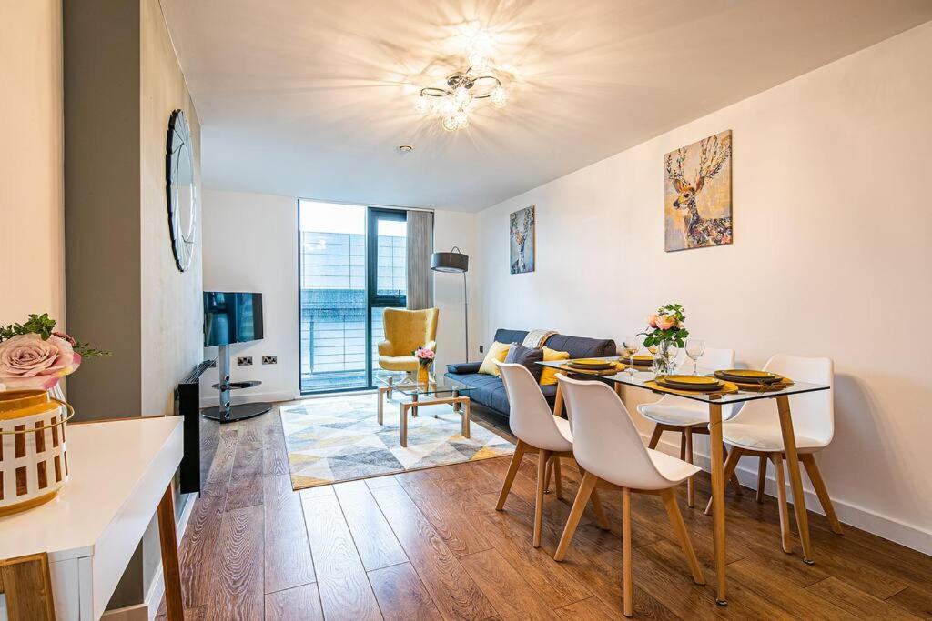 Stylish 2 Bed 87 - Centre, Free Parking, Alexa, Espresso Machine & Netflix - Hosted By Host Save Apartment Sheffield